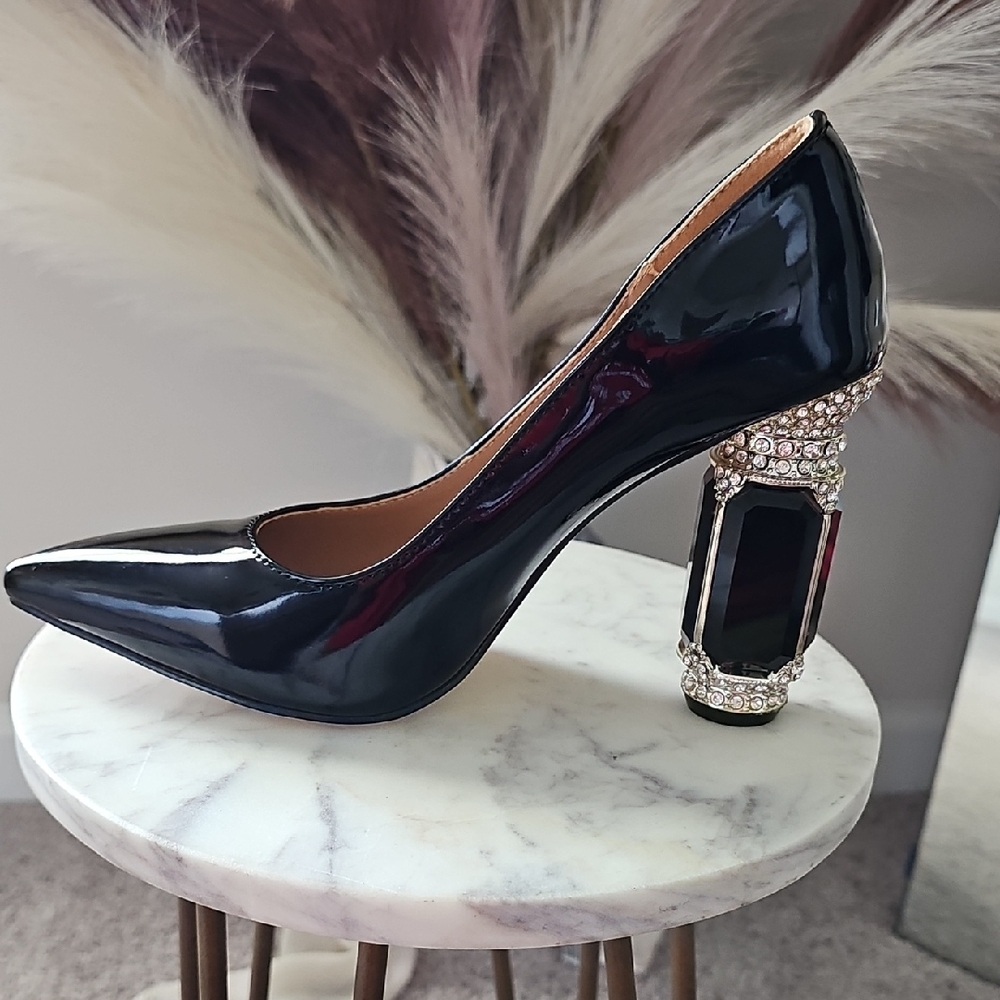 Vintage Womans Black Emeral Studded Heels Size 7